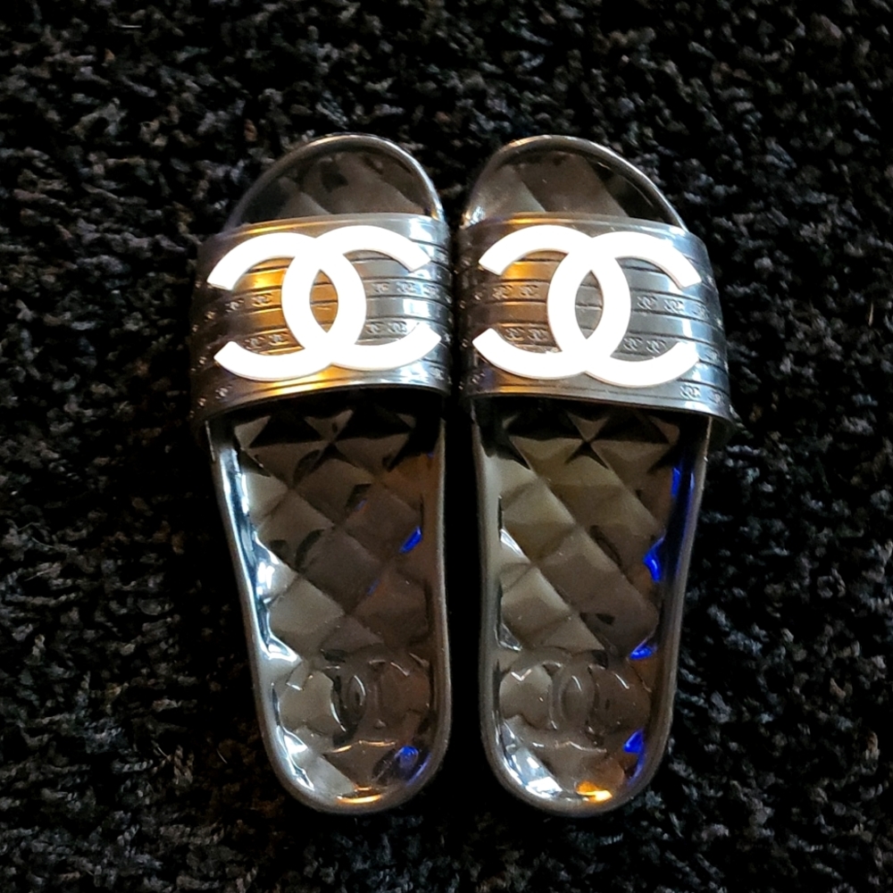Chanel slides